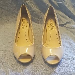 open toe beige city classified shoes